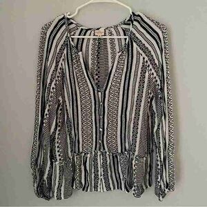 Chic Black and White Striped Long Sleeve Top